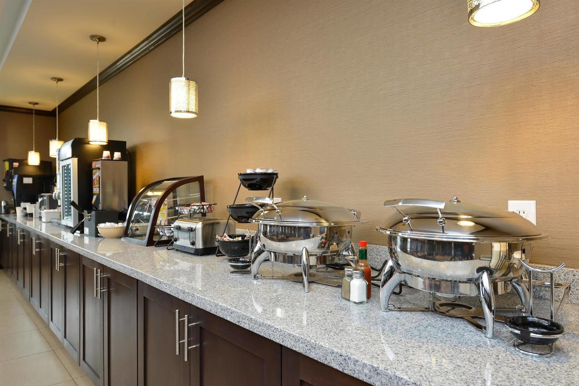 Best Western Plus Longhorn Inn & Suites Luling Eksteriør billede